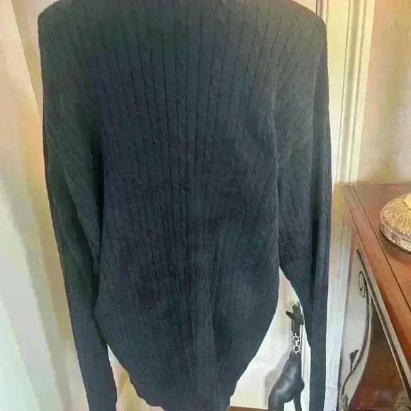 Izod Large black mens v neck sweater. Excellent condition. No imperfections - Picture 11 of 11